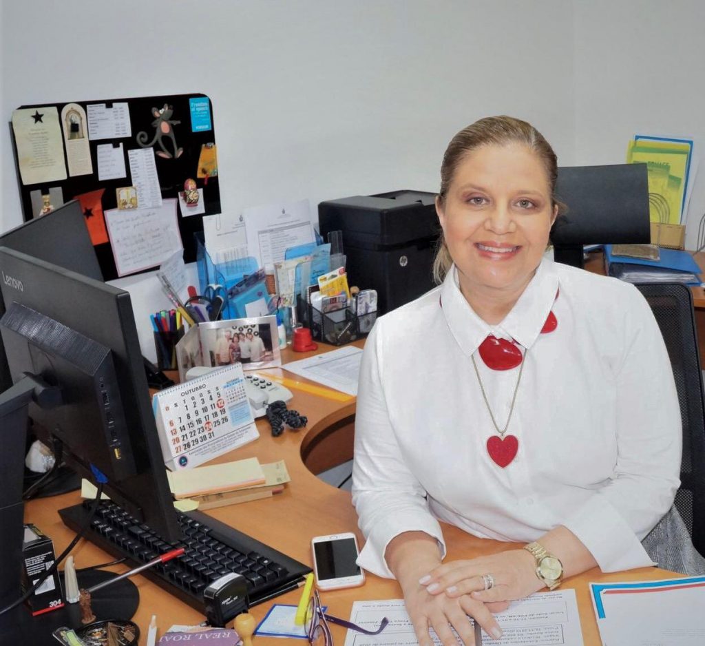 COORDENADORA DO CEJUR DA PGE AM PROCURADORA DO ESTADO CLARA LINDOSO E LIMA .