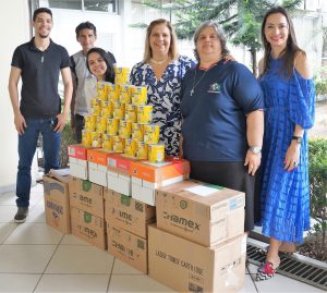 Imagem da notícia - Casa Mamãe Margarida recebe doação de latas de leite em pó arrecadadas pela PGE-AM