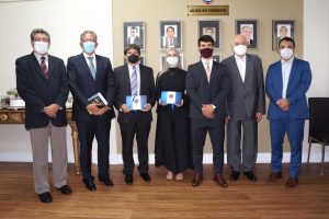 Imagem da notícia - Procuradores aposentados da PGE-AM recebem homenagem da Apeam